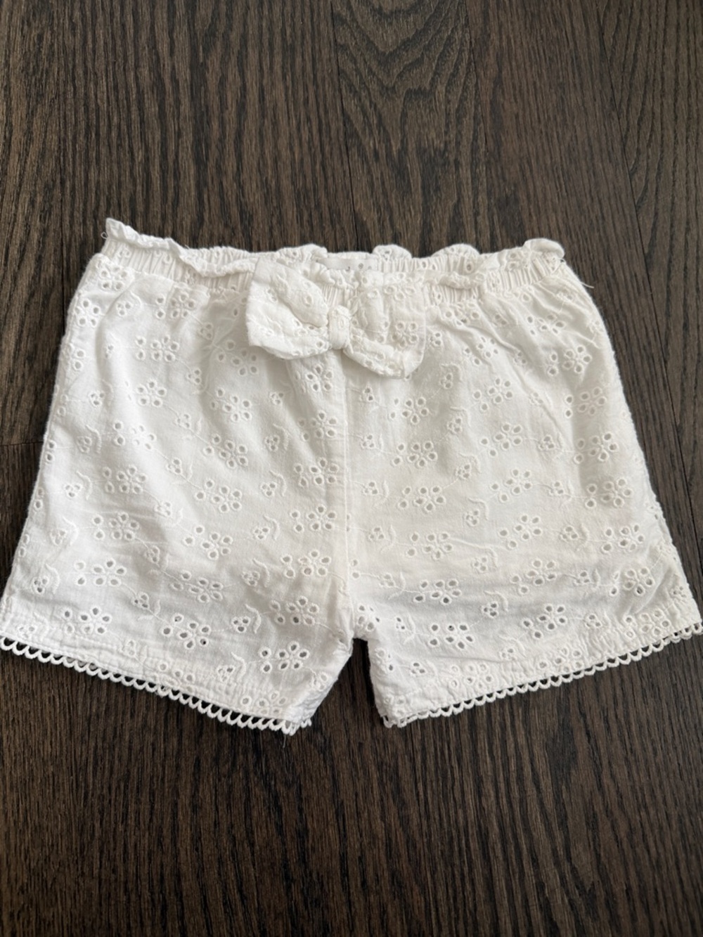 White Eyelet Mud Pie Kids Shorts with Bow Accent - size 4T-5T